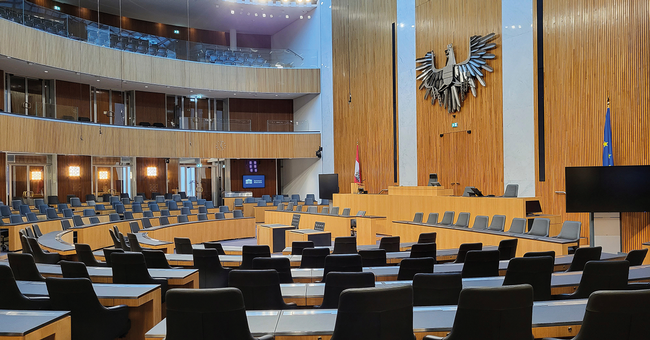 Das neue Regierungsprogramm sieht vor, das Beschäftigungsverbot abzuschaffen, das Apothekeninhaber:innen bisher verbietet, nach dem Verkauf ihrer Apotheke weiterzuarbeiten. © Shutterstock