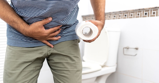 Mann mit Bauchschmerzen © Shutterstock