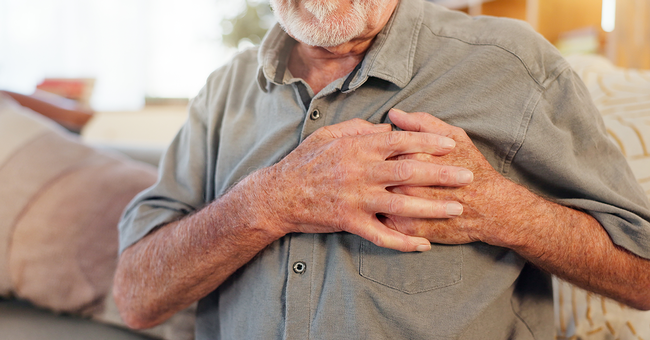 Alter Mann mit Herzproblemen © Shutterstock