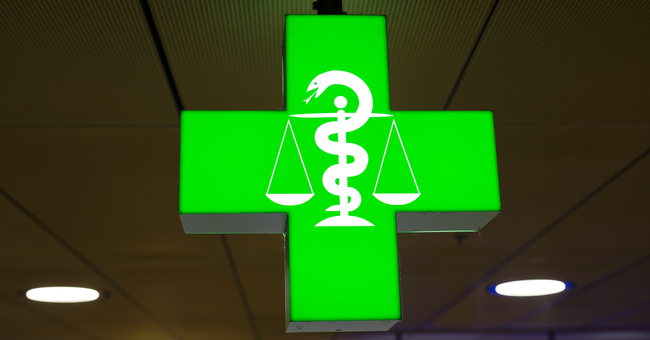 Apothekenschild © Shutterstock