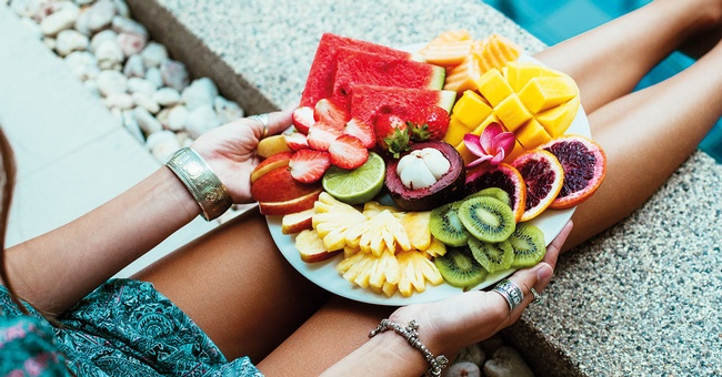 Frisches Obst ist gesund – aber nur, wenn es gründlich gewaschen, geschält bzw. gekocht wurde. Sonst drohen Durchfallerkrankungen durch anhaftende Keime. © Shutterstock