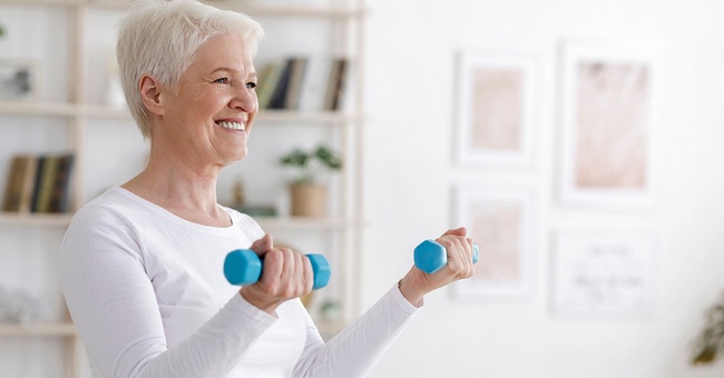 Frau höheren Alters beim Training © shutterstock