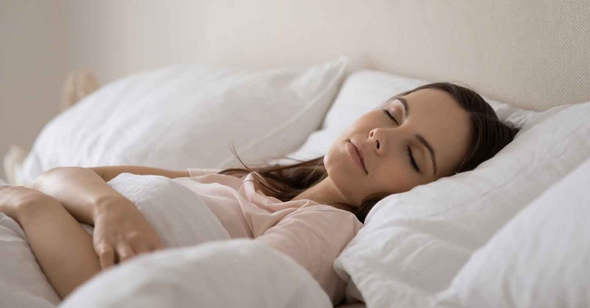 Frau schläft  © Shutterstock