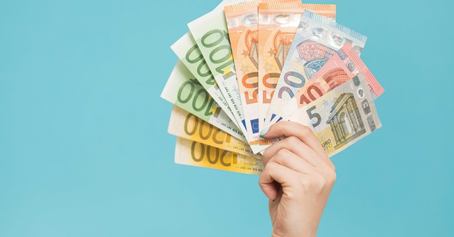 Euro Banknoten © Shutterstock