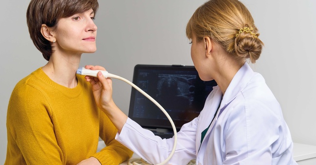 Schilddrüsenuntersuchung © Shutterstock