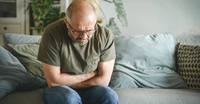 Mann mit Prostatabeschwerden © iStock