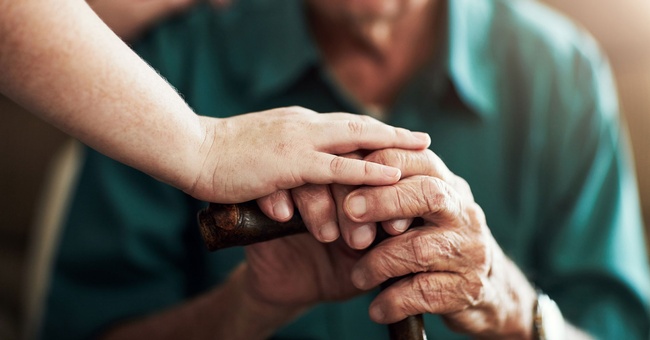 Pflege von Angehörigen © shutterstock
