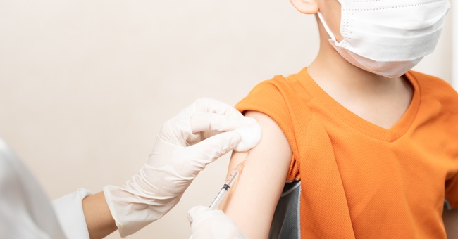 Beantragt: Corona-Auffrischungsimpfung für Fünf- bis Elfjährige © Shutterstock