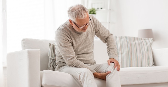 Bei Menschen mit Typ-2-Diabetes verschleißen die Gelenke von Knie und Hüfte häufiger als bei anderen. © Shutterstock