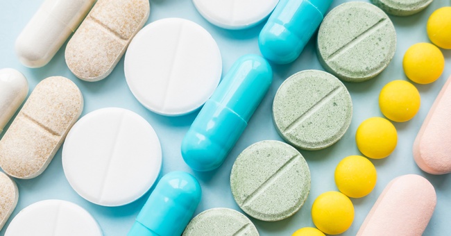 Verschiedene Arzneimittel in Tablettenform. © Shutterstock