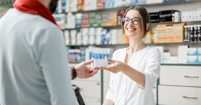 Symbolbild für eine pharmazeutisch-kaufmännische Assistentin. © Shutterstock