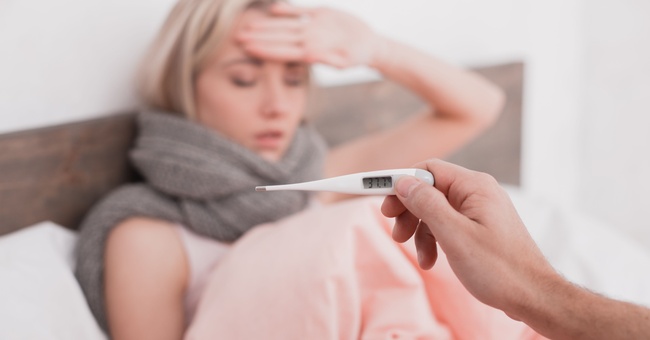 Fieber ist Zeichen eines funktionsfähigen Immunsystems und sollte daher nicht zwangsläufig sofort gesenkt werden. © Shutterstock