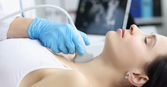 Halsuntersuchung © shutterstock