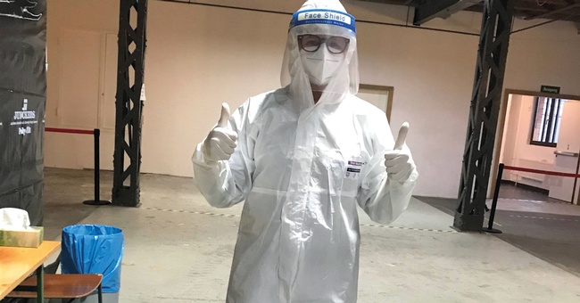 Mag. pharm. Kornelia Seiwald in vollem Test-Einsatz – für die  Gesundheit der Bevölkerung. © Beigestellt