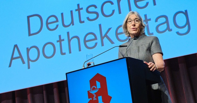 Gabriele Regina Owerviening bei der Eröffnung des Deutschen Apothekertages © ABDA/Wagenzik