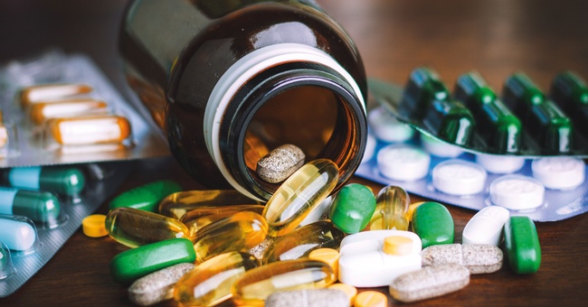 Arznei-, aber auch Nahrungsergänzungsmittel können als Störfaktoren Laborergebnisse verfälschen. © Shutterstock