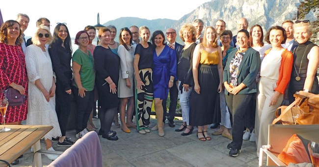 Die Lehrer:innen genossen die interessanten Vorträge, den prächtigen Sonnenschein und die gute Laune beim Seminar. © Beigestellt