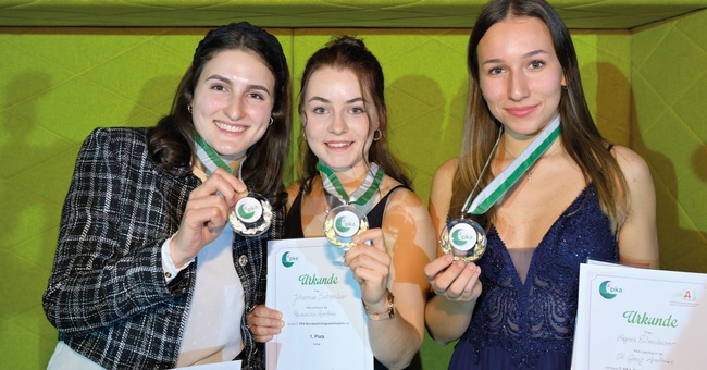 So sehen strahlende Gewinnerinnen aus: Raphaela Steiner, Johanna Schmölzer, Agnes Eilmsteiner (v.l.) © Wolfgang Lackner