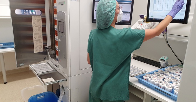 Die Arbeit in der Produktion. © Mag. pharm. Dr. Theodora Steindl-Schönhuber