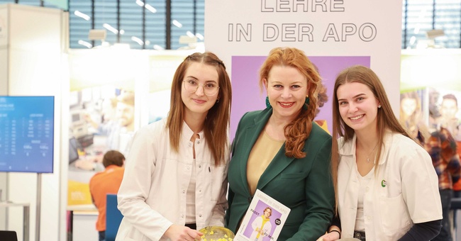 Sophie Grabner, Margarete Olesko und Annalena Aschauer auf der Berufsinformationsmesse © Apothekerverband/Neumayr