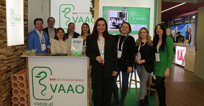 Der VAAÖ war stark vertreten: (v. l. n. r.) Raimund Podroschko, Georg Lippay, Irina Schwabegger-Wager,  Petra Griesser, Selina Fladerer-Grollitsch, Susanne Ergott-Badawi, Catherine Bader und  die VAAÖ-Mitarbeiterinnen Daniela Göttinger und Christina Fuchs. © VAAÖ