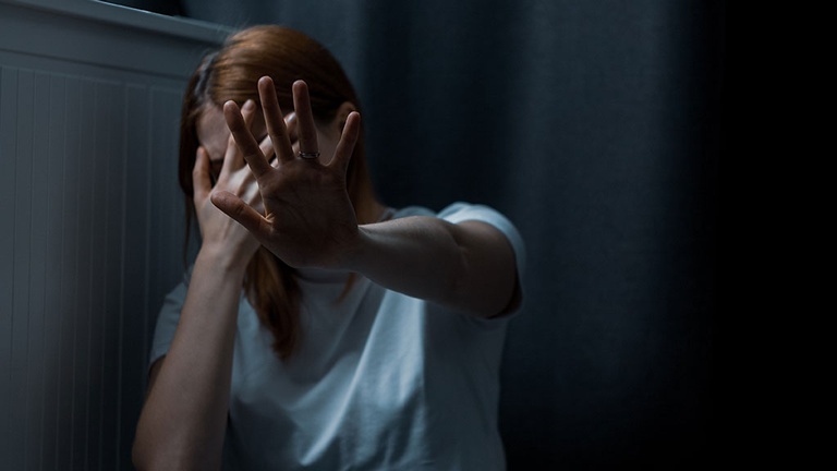 Gewalt an Frauen © shutterstock