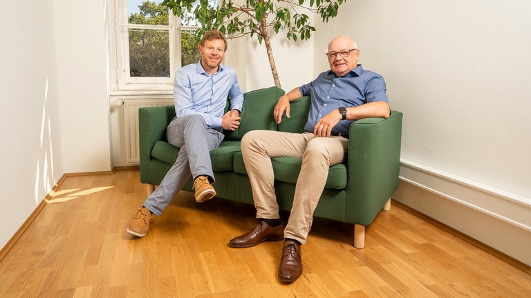 Die Geschäftsführung des APOVERLAG: DI Franz Coreth und Mag. Heinz Wlzek (v. l.) © APOVERLAG/Christoph Schipp