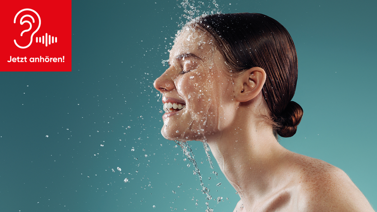 Die Basis aller Lidpflegeprodukte ist Wasser, gemeinsam mit reinigenden und feuchtigkeitsspendenden Komponenten &copy; iStock/&Ouml;sterreichische Apotheker-Verlagsgesellschaft m.b.H