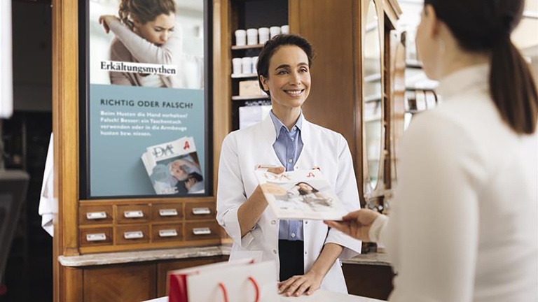 DOOH in der Apotheke © APOVERLAG