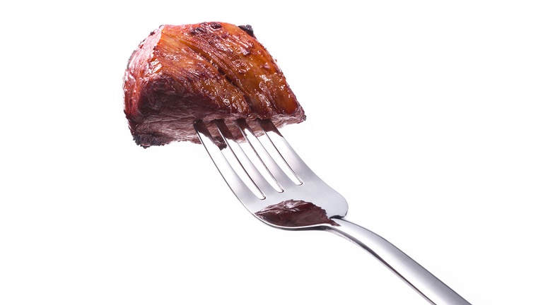St&uuml;ck Fleisch auf einer Gabel &copy; Shutterstock
