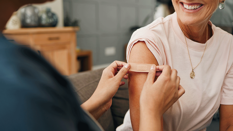 Influenza-Impfungen sind zwischen Mitte Oktober und Ende November vorgesehen. COVID-19-Impfungen sollten bis zum Fr&uuml;hherbst erfolgen.  &copy; AdobeStock