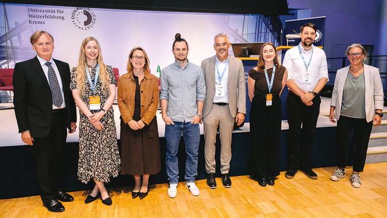 Univ.-Prof. Dr. Stefan Nehrer (UWK), Mag. Dr. Magdalena  Eitenberger (Uni Wien und Ludwig Boltzmann Institut f&uuml;r  Digital Health and Patient Safety), Univ.-Prof. Dr. Viktoria  Weber (Rektorin UWK), Univ.-Prof. Dr. G&uuml;nter Klambauer (Johannes Kepler Universit&auml;t Linz), Univ.-Prof. Dr. Gerald  Gartlehner (UWK), Dr. Arianna Gadinger (UWK), Prof. Dr. Sebastian Merkel (Ruhr-Universit&auml;t Bochum), Dr. Brigitte Piso (UWK). &copy; UKW/Flora H&uuml;bl