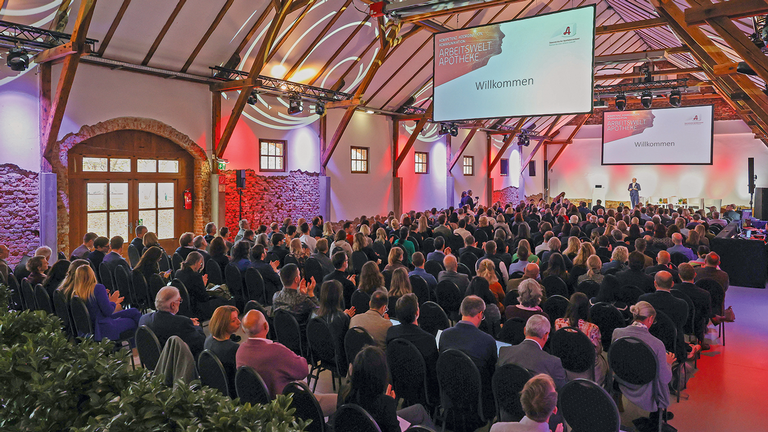 Volles Haus in Graz: Die Seifenfabrik  bot die perfekte Kulisse für das diesjährige Wirtschaftsforum. Die Teilnehmenden erwartete ein vielseitiges Programm. © Österreichische Apothekerverband/Oliver Wolf