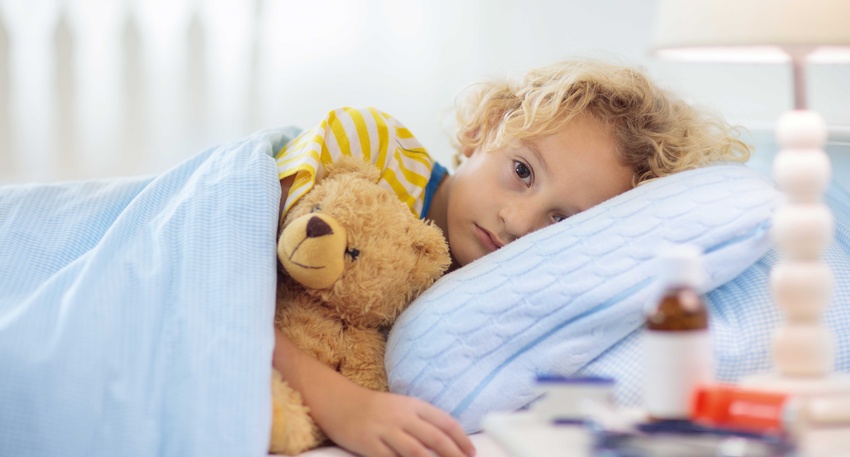 EMA: Auch beim neuen Impfstoff sind Nebenwirkungen typischerweise mild, können in seltenen Fällen aber auch schwerwiegend sein. © Shutterstock