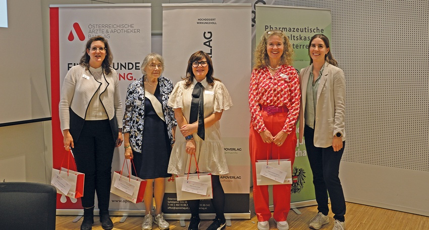 v. l. n. r.: Olga Rögelsperger (AGES, AT), Virginia Watson (UK), Rosin O’Hare (Queen’s University Belfast, IR), Nienke Oosterhof (Verein KNMP, NL), Larissa Walch (APOVERLAG, AT) © Beigestellt