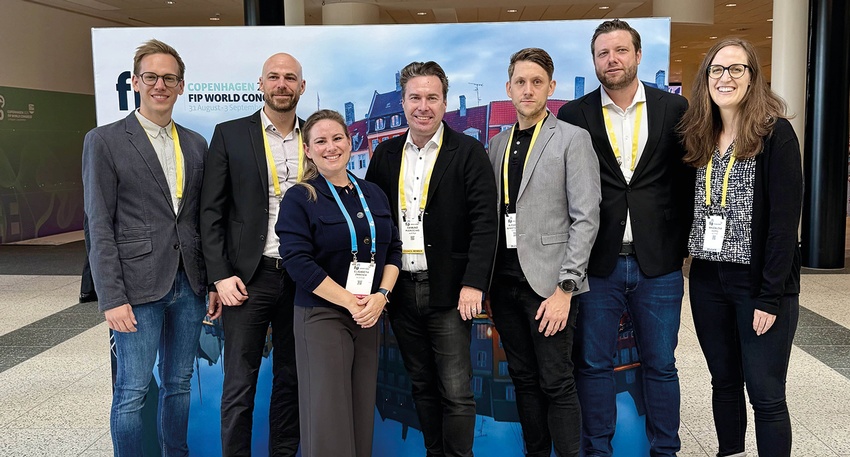 Thorsten Bischof (MedUni Wien, im Rahmen seiner Dissertation wurde die Studie erstellt), Stefan Deibl (Leiter Fort- und Weiterbildungsabteilung Apothekerkammer, Studienautor), Elisabeth Zimmerer (stv. Kammeramtsdirektorin), Raimund Podroschko (Erster Vize- präsident Apothekerkammer, Studienautor), Alexander Schmidt-Ilsinger (Referent Fort- und Weiterbildungsabteilung Apothekerkammer, Studienautor), Christian Schörgenhofer (MedUni Wien, Studienleiter) und Magdalena Hoppel (Apothekerin, Studienautorin). © Österreichische Apothekerkammer