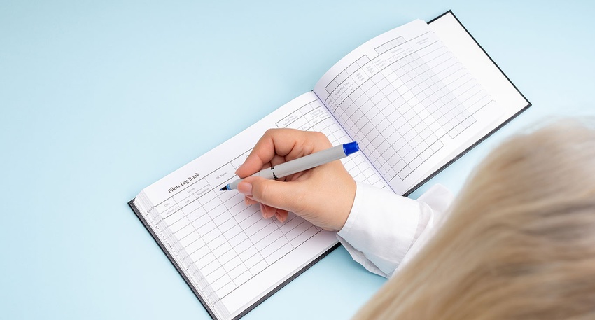 Fahrtenbuch &copy; Shutterstock