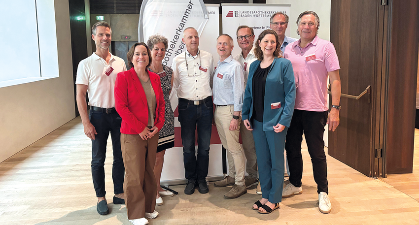 V.&thinsp;l.&thinsp;n.&thinsp;r.: Dr. Thorsten Pfitzer, Mag.&thinsp;pharm. Martina Haas-Lingg, Mag.&thinsp;pharm. Susanne Sch&uuml;tzinger-&Ouml;sterle, Prof. Dr. Rolf Marschalek, Dr. Martin Braun, Dr. Peter R. Gartner, Kathrin K&ouml;nig, Dr. Jan Vagedes, Mag.&thinsp;pharm. Christof van Dellen  &copy; beigestellt