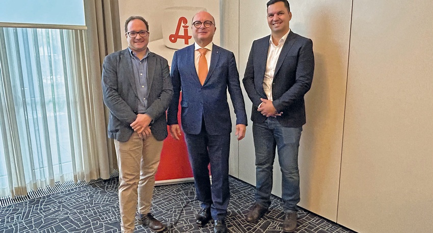 Verbandspräsident  Mag. pharm. Thomas Veitschegger (Mitte) mit  Dr. Matthias Petritsch (Leiter Rechtsabteilung ÖAV) und Sicherheitskonsulent Daniel Zipfl © Beigestellt