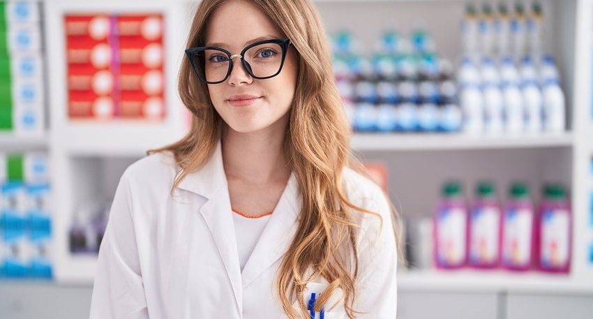 Junge Pharmazeutin © Shutterstock