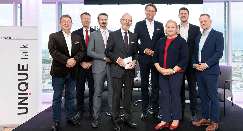 Diskutierten &uuml;ber nachhaltige Gesundheitsversorgung: Josef Kalina, Manuel Schalk, Dr. Benjamin Glaser, Gerald Gro&szlig;, Peter Lehner, Ministerin Korinna Schumann, Thomas Kuchlbacher und Dr. David Wachabauer. &copy; beigestellt