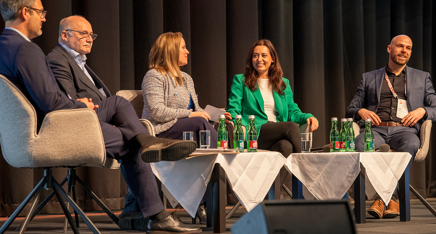 Aufbruchsstimmung in Schladming: Die Podiumsdiskussion zum Impfen in Apotheken brachte  die dr&auml;ngendsten Fragen der Apothekerschaft auf den Tisch &ndash; und lieferte Antworten. &copy; Mag. pharm. Irene Senn, PhD