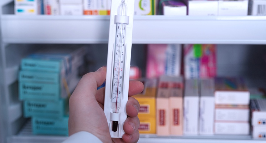 Temperaturmessung in der Apotheke © Shutterstock