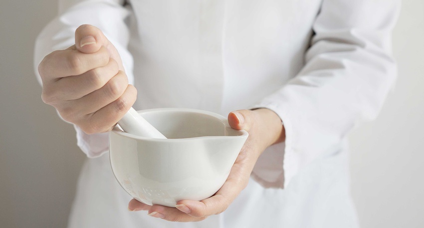 Schale und M&ouml;rser zur magistralen Herstellung von Arzneimitteln &copy; Shutterstock