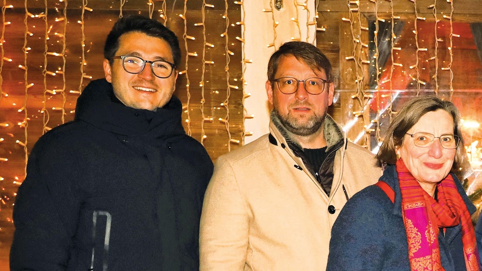 Daniel D’Orlando (Bundesministerium für Soziales, Gesundheit, Pflege und Konsumentenschutz/BMSGPK) mit Mario Wolfram und Sektionschefin Reinhild Hausreither (BMSGPK). © Beigestellt