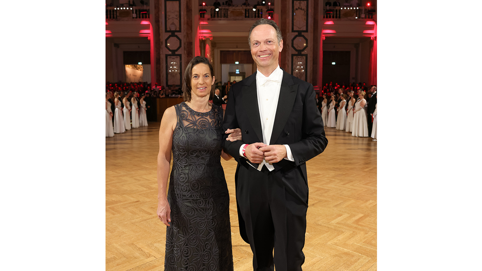 Mag. pharm. Dr. med. Alexander Hartl,  2. Vizepr&auml;sident des &Ouml;sterreichischen Apothekerverbands, mit Begleitung.   &copy; Katharina Schiffl, Mag. pharm. Malena Brenek