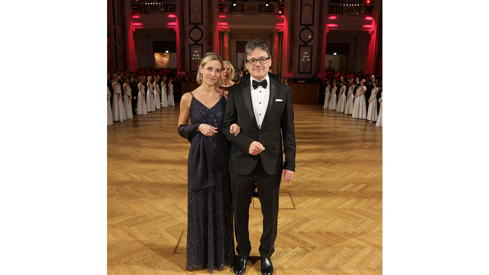    Martin Uidl, Vorstand der &Ouml;sterr. &Auml;rzte- und Apothekerbank, mit Begleitung. &copy; Katharina Schiffl, Mag. pharm. Malena Brenek