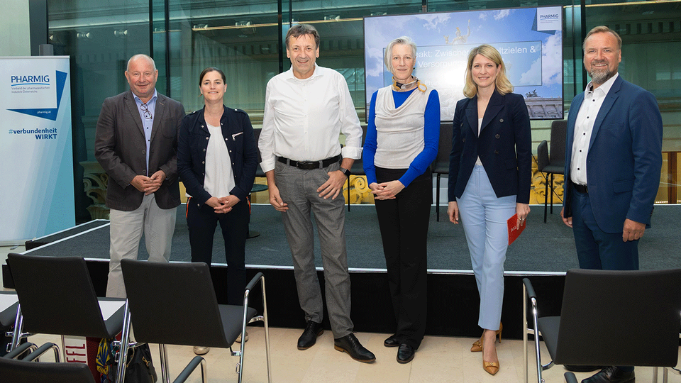 (v.&thinsp;l.): Mag. Dr. Thomas Jakl (BMLUK),  Dr. Stephanie Jedner (Sandoz, Site Head Kundl), Ass.-Prof. Mag. Dr. Norbert Kreuzinger (TU Wien), DI Heide M&uuml;ller-Rechberger (BMLUK), Sara Grasel (Chefredakteurin Selektiv) und Dr. Boris Thurisch (BPI) &copy; Prokofy Temin