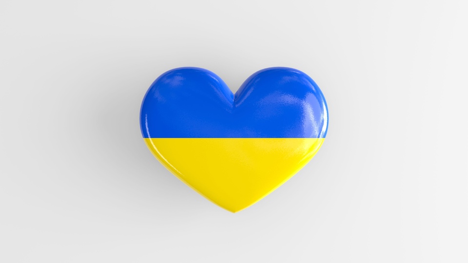 Herz mit ukrainischer Flagge © Shutterstock