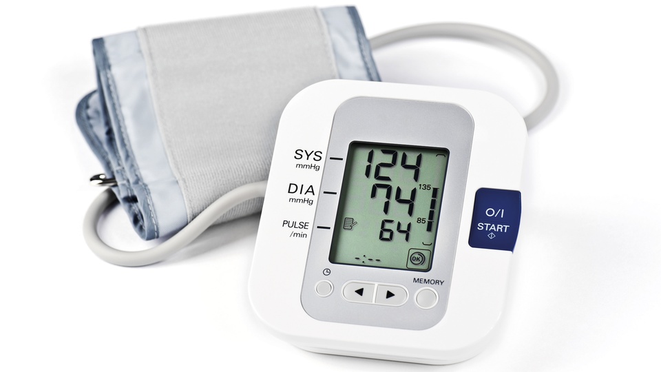 Die Wahl des individuell richtigen Blutdrucksenkers zahlt sich aus: Um 4,4 mmHg verringerte sich der systolische Druck in der Monotherapie. © Shutterstock